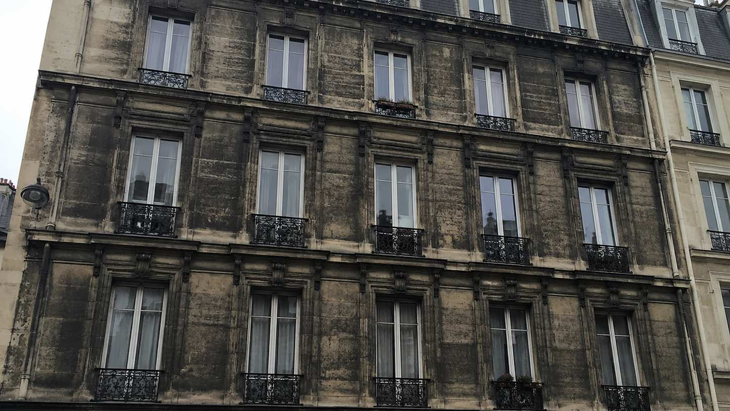 Ravalement de façades à Versailles (78) : protégez et valorisez votre habitation